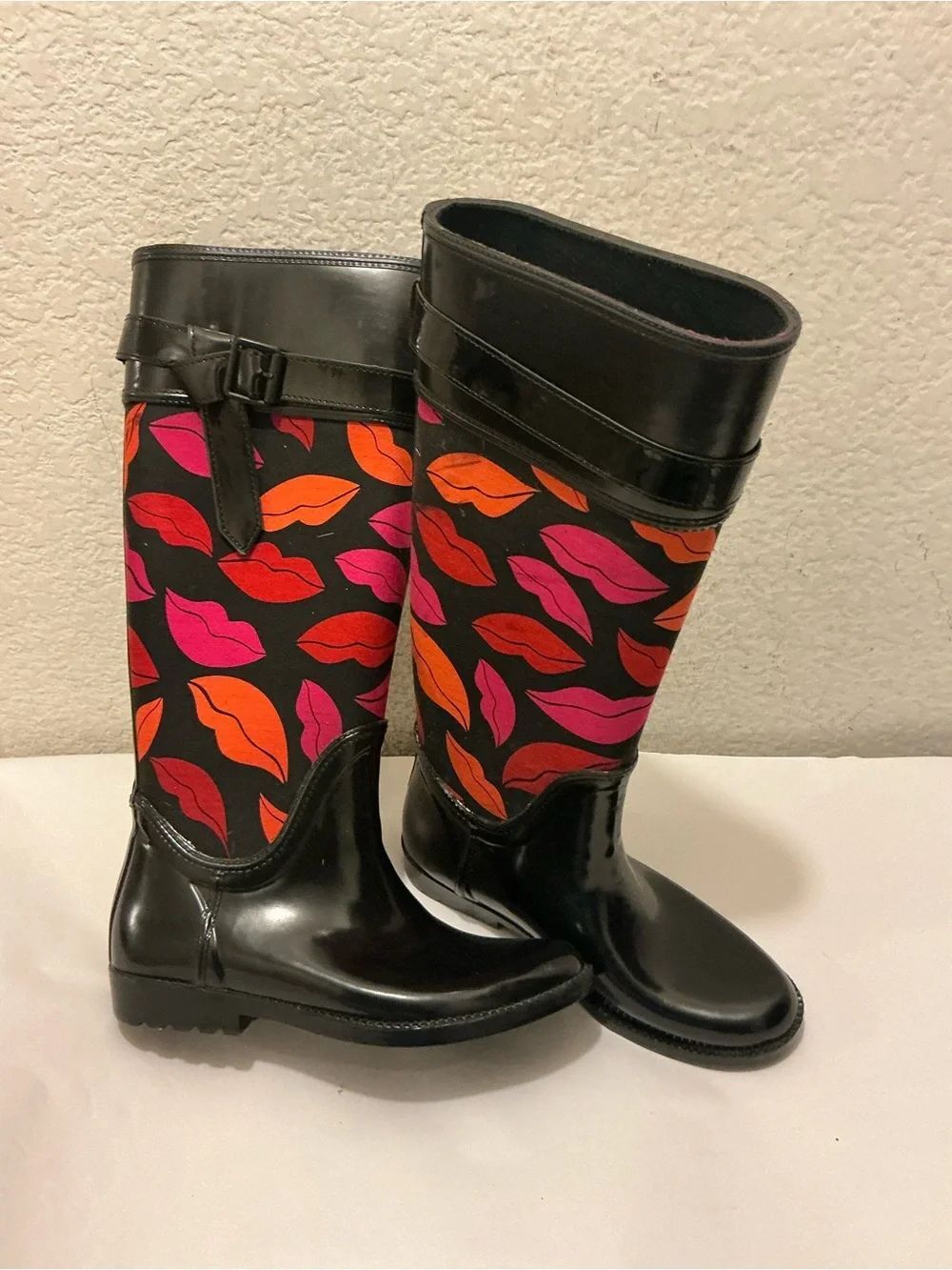 NWOB Diane Von Furstenberg Black Rain Boots with Pink & Orange Lip Print
